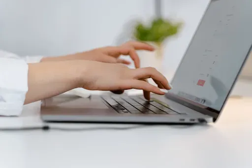 Więcej niż wiadomości — buduj lojalność Klientów za pomocą e‑mail marketingu